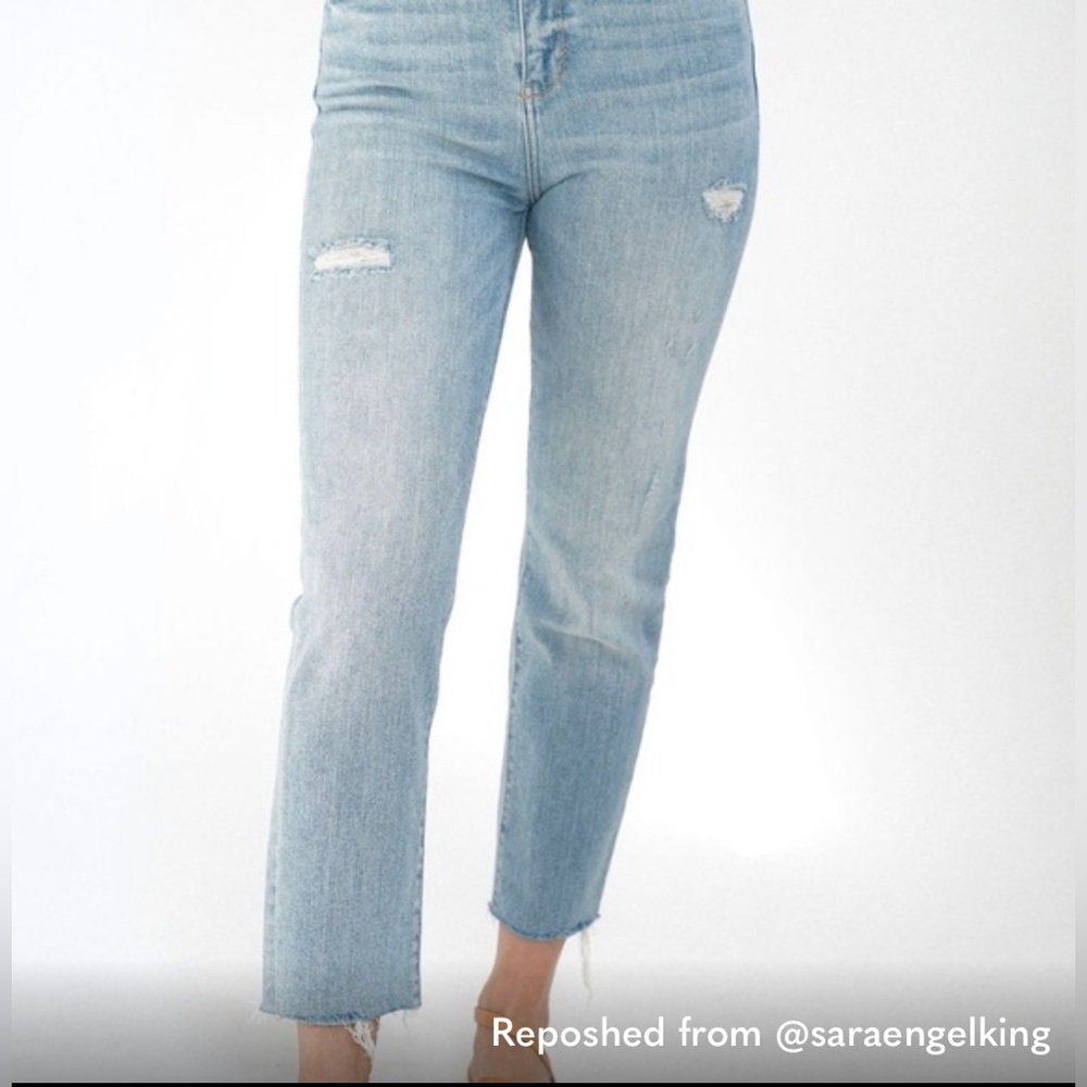 EUC CJLA Chrissy Distressed Straight Leg Jeans in Light Wash Size 1